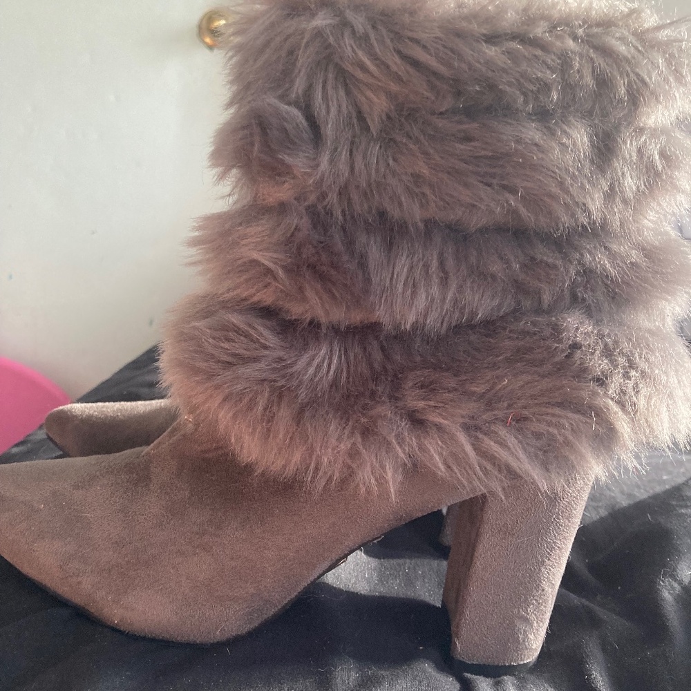 GREY FUR WINTER HEELS. HIGH HEEL